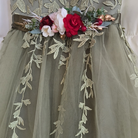 Formal dress - Picture 2 of 4